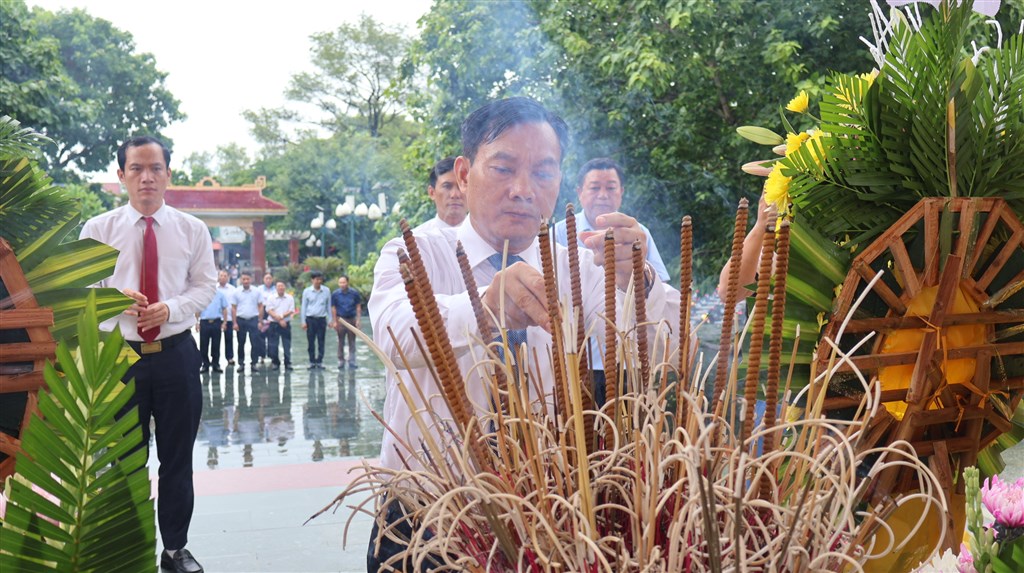 Anh-tin-bai